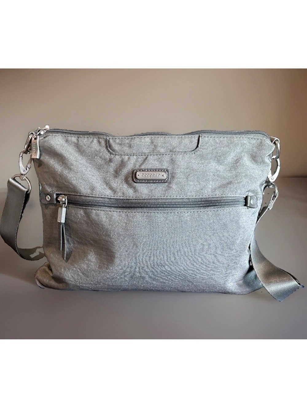Baggallini Five Blocks Gray Crossbody Bag Nylon Adjustable Zip Pockets